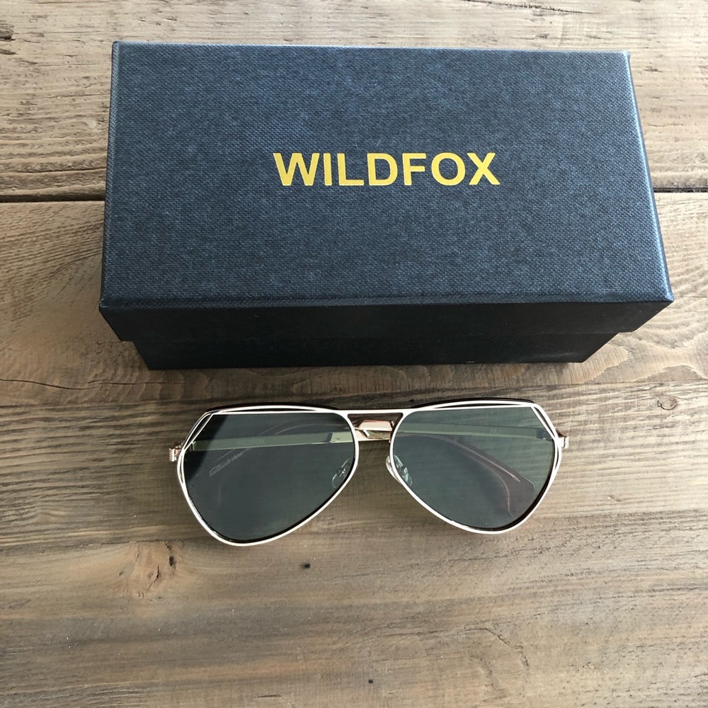 WILDFOX AVIATOR SUNGLASSES NEW